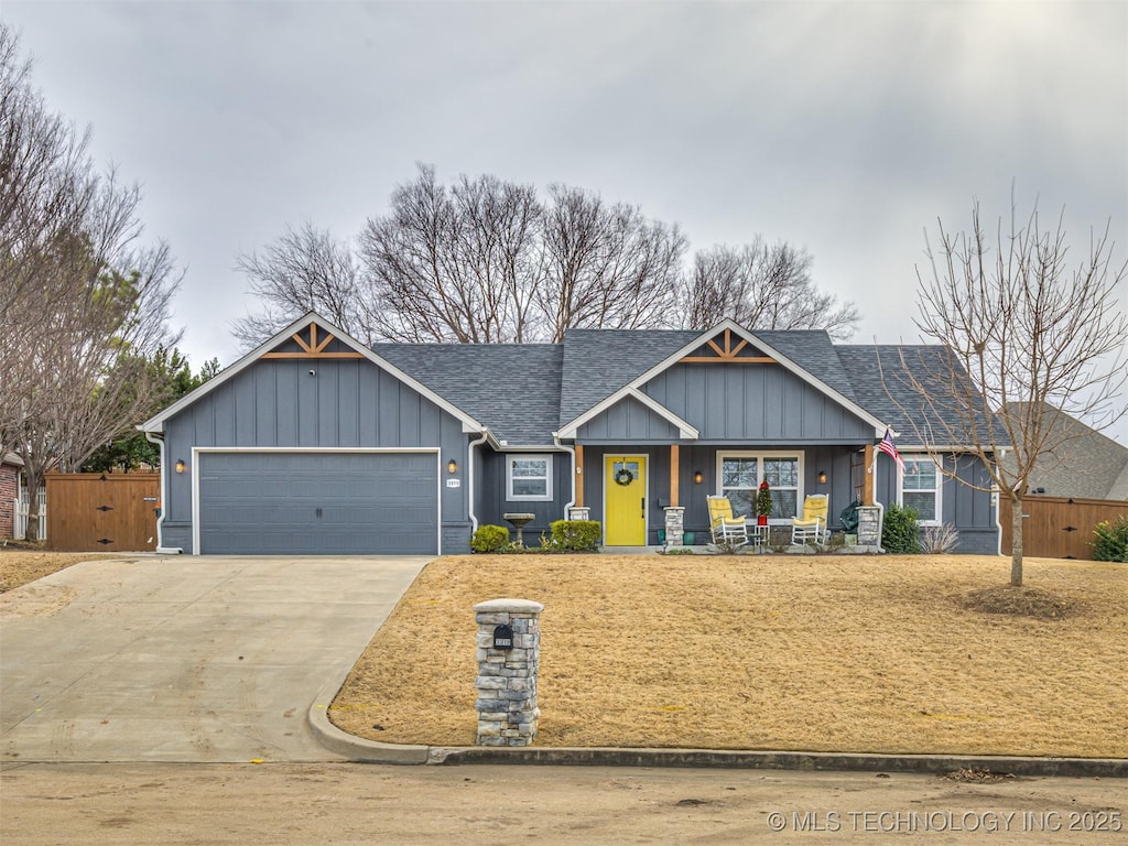 craftsman house featuring a garage