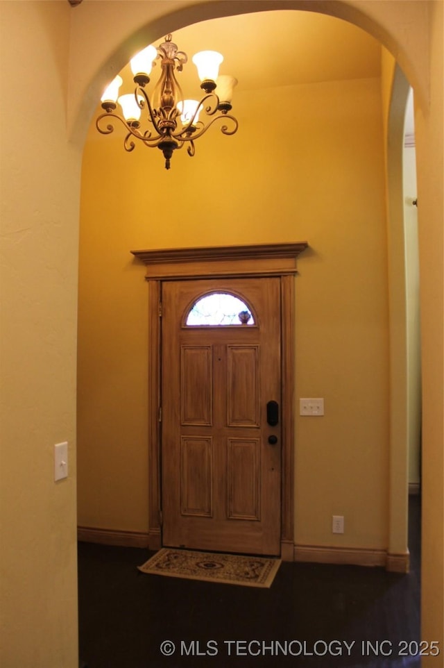 entryway with an inviting chandelier