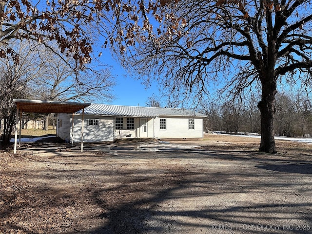 view of front facade featuring a carport