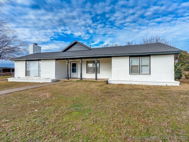 single story home featuring a front yard and a porch