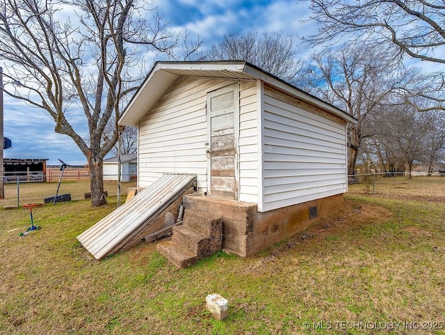 view of outdoor structure with a yard