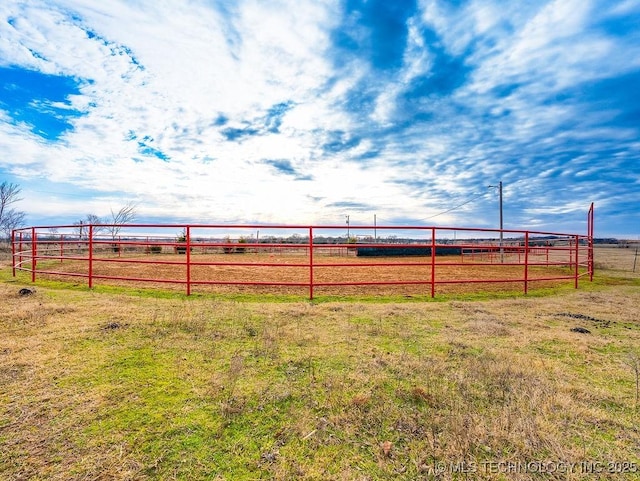 view of yard featuring a rural view