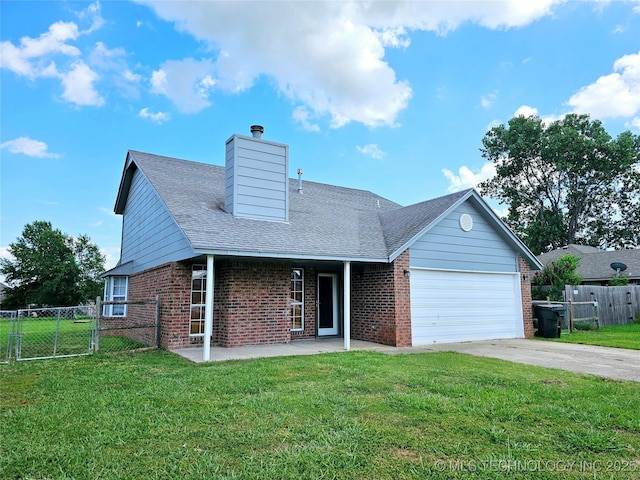 view of front facade featuring a garage and a front lawn