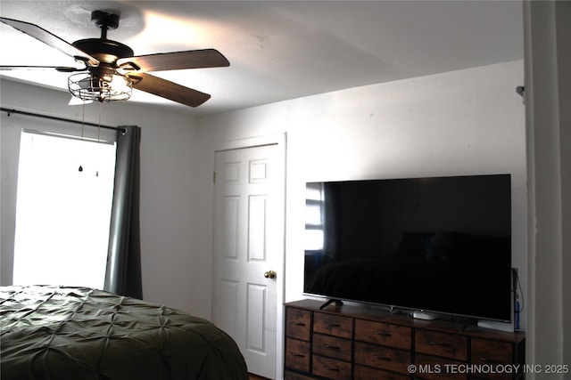 bedroom featuring ceiling fan