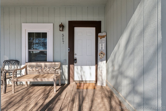 entrance to property featuring covered porch