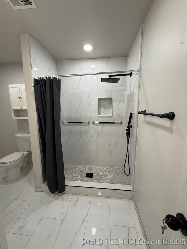 bathroom with toilet and a shower with curtain