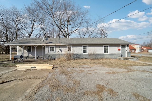 ranch-style house with covered porch