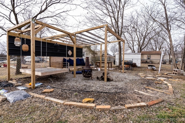 view of yard with an outbuilding