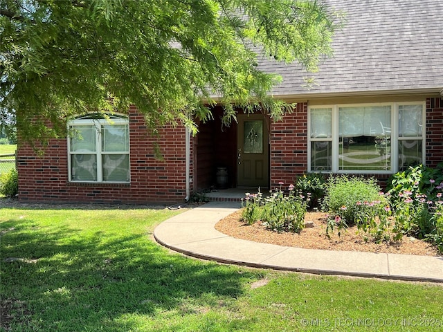 entrance to property with a yard