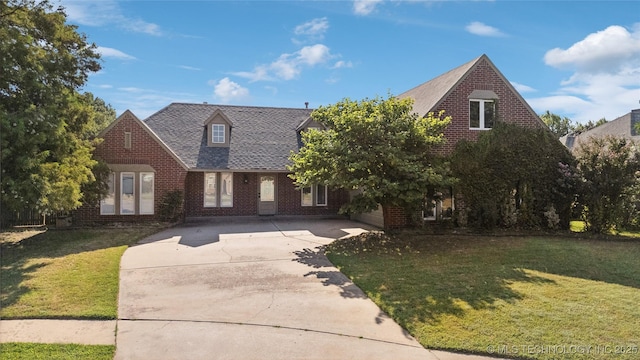 view of front of house with a front lawn