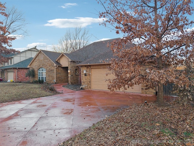 view of front of home featuring a garage and a front yard