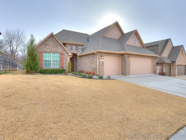 view of front of property featuring a front lawn and a garage