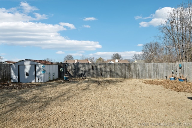 view of yard featuring a storage shed