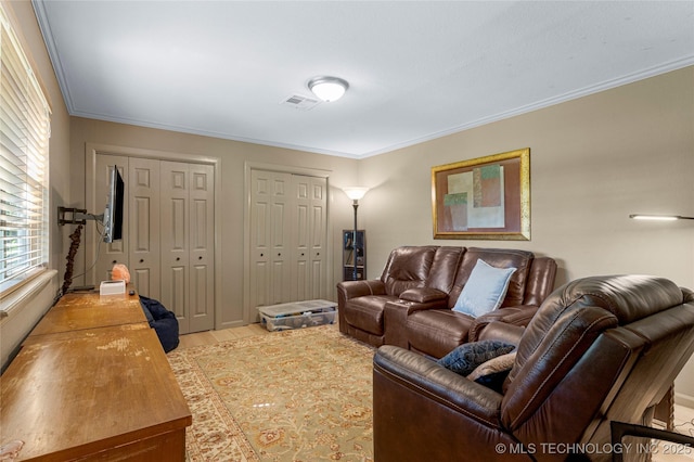 living room featuring light wood-type flooring and crown molding