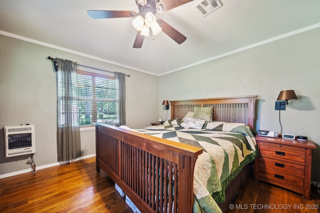 bedroom featuring ceiling fan, wood-type flooring, heating unit, and ornamental molding