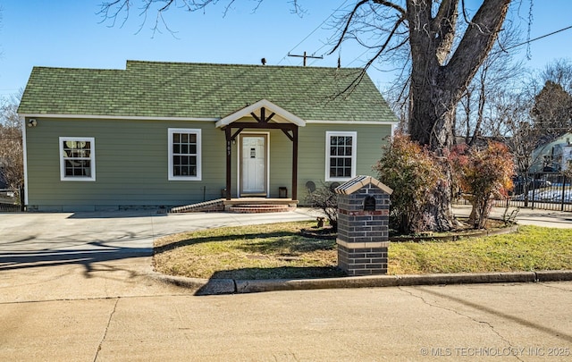 view of front of property