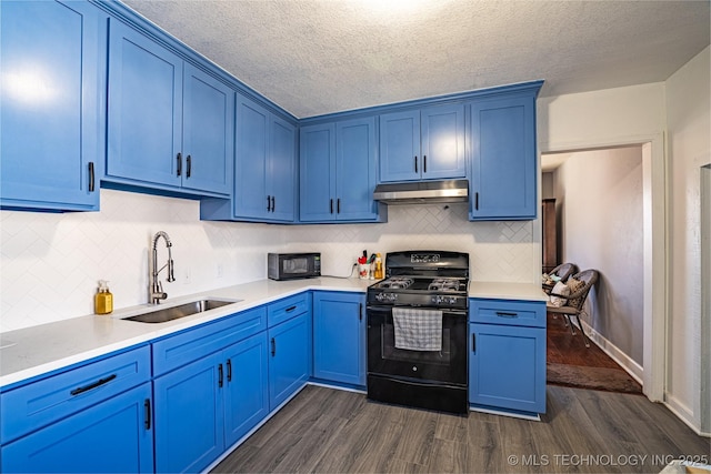 kitchen with dark hardwood / wood-style flooring, sink, blue cabinets, a textured ceiling, and black appliances