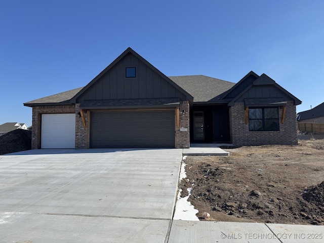 view of front facade with a garage