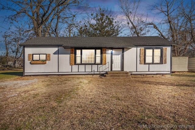 view of front of home featuring a yard