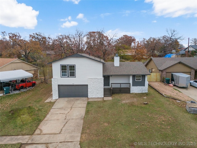 view of front facade featuring covered porch, a front yard, a carport, and a garage