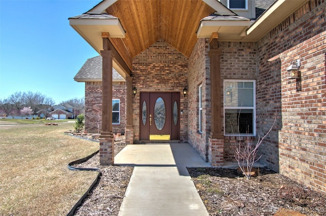 entrance to property featuring a yard