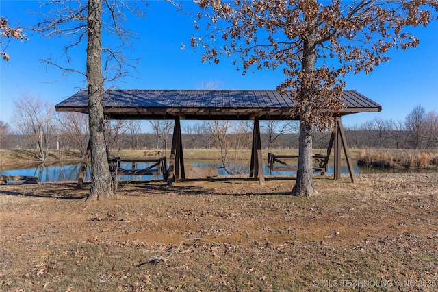 view of yard featuring a water view