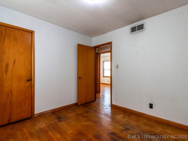 spare room featuring dark wood-type flooring