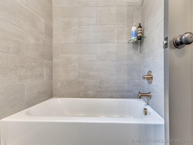 7113 E Princeton St, Broken Arrow, OK 74014 - bathroom with a tub to relax in
