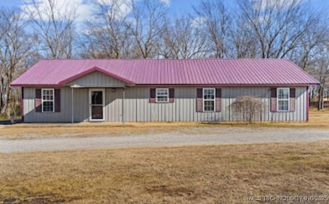 ranch-style house with a front yard