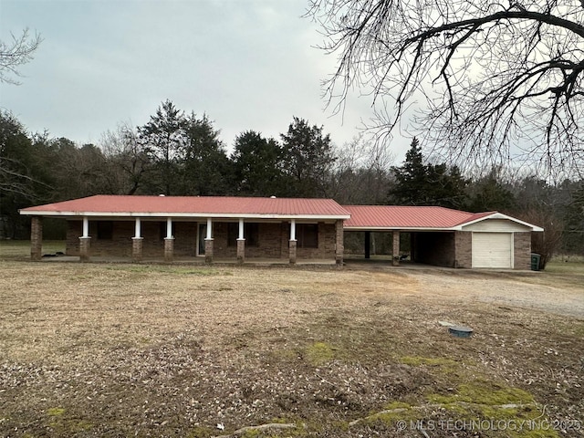 ranch-style home featuring covered porch