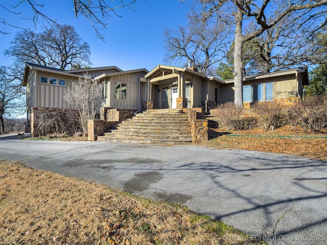 view of front of home