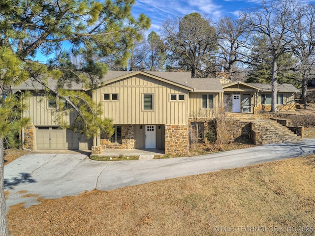 view of front of home featuring a garage