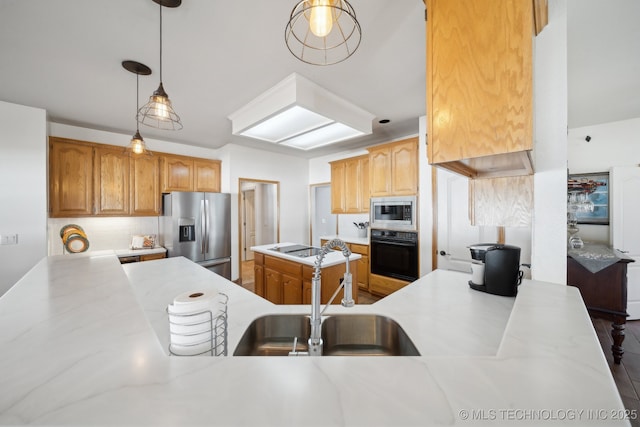 kitchen with black appliances, decorative backsplash, sink, kitchen peninsula, and pendant lighting