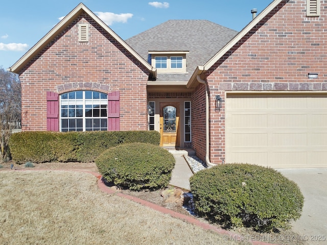 view of front facade with a garage