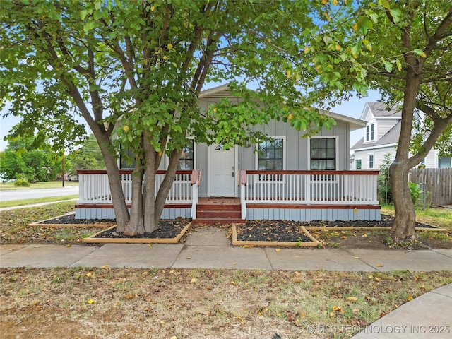 view of front of house featuring a porch