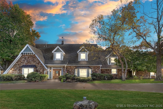 new england style home featuring a lawn