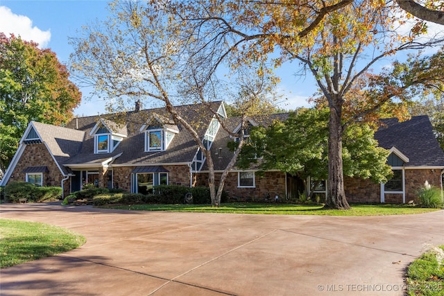 new england style home with a front yard