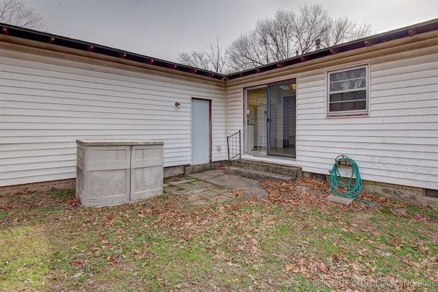 entrance to property featuring a yard