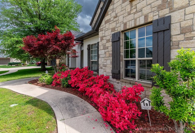 details with stone siding