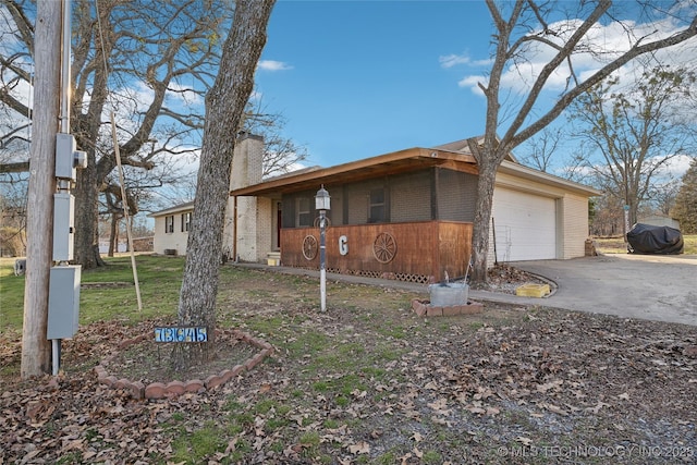 ranch-style home featuring a garage