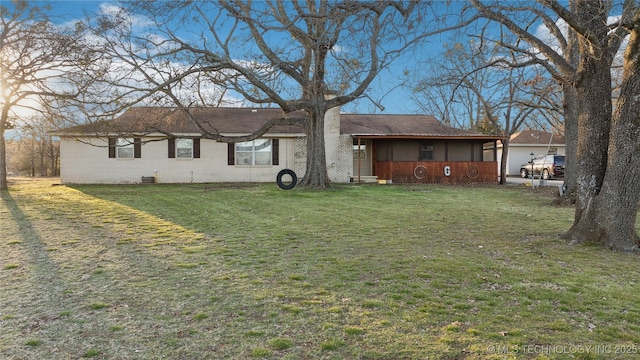 back of house featuring a lawn