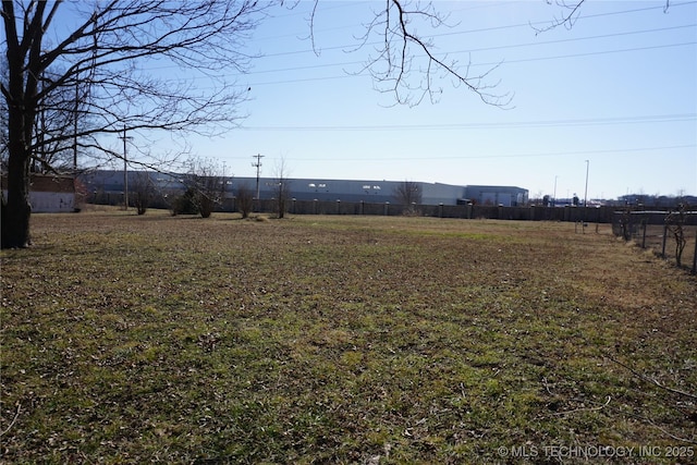 view of yard featuring a rural view