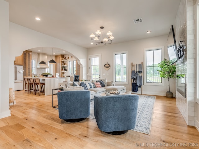 56 Center Ln N, Carlton Landing, OK 74432 - living room featuring arched walkways, light wood-type flooring, a chandelier, and recessed lighting