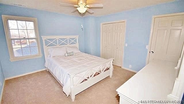 bedroom with ceiling fan and carpet flooring