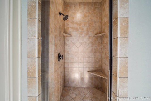 bathroom featuring tiled shower