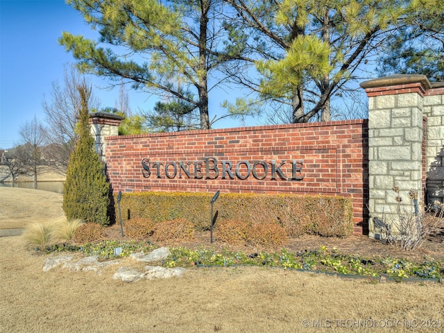 view of community / neighborhood sign