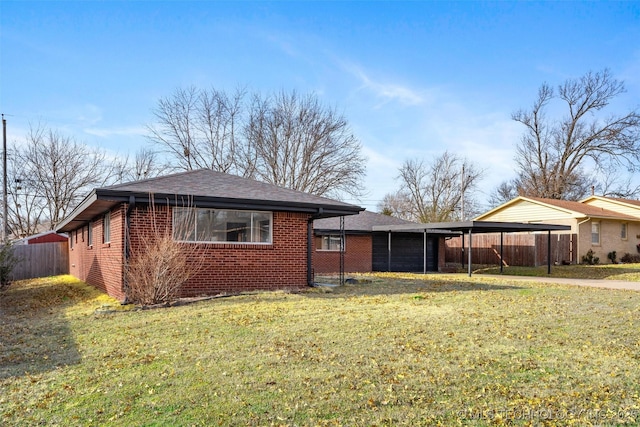 view of front of property featuring a front yard and a carport