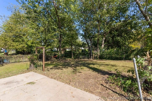 view of yard featuring a patio