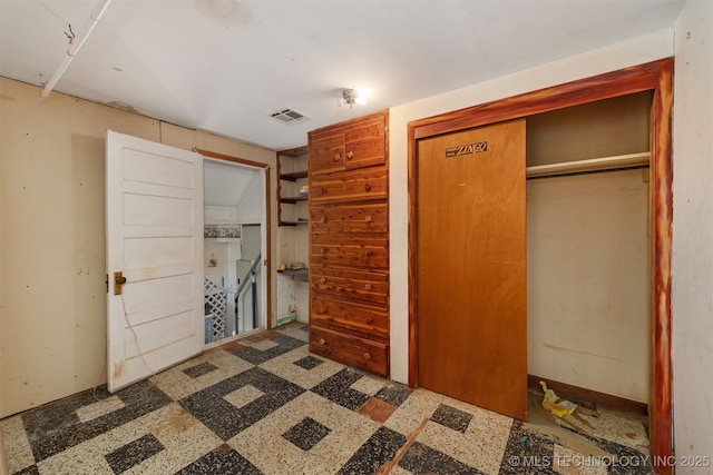 unfurnished bedroom featuring a closet