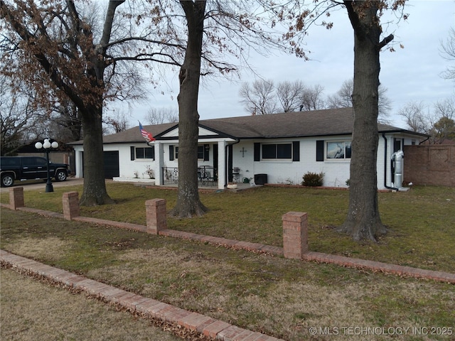 single story home with a front yard